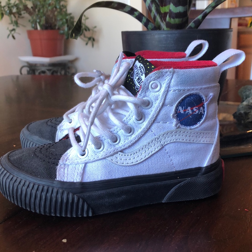Kids NASA high top Vans